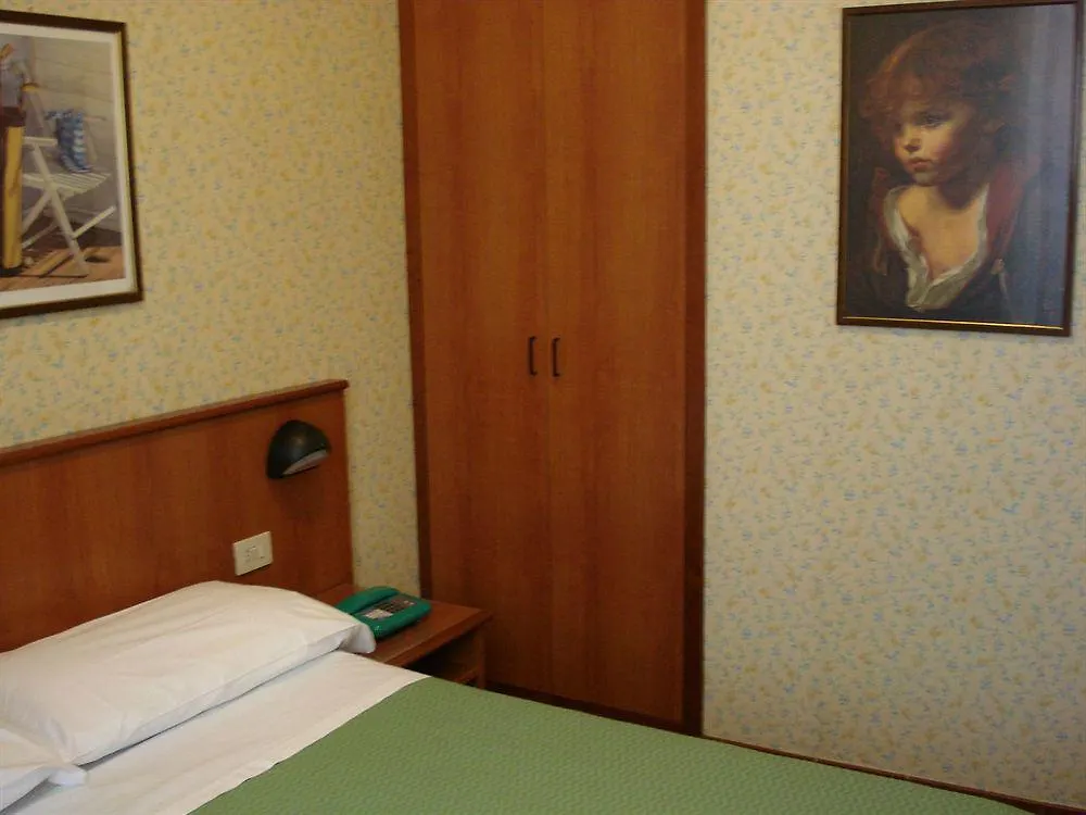 Hotel Corona Rome 3*,  Italy