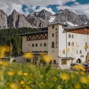 Passo Tre Croci Cortina 3* Cortina dʼAmpezzo