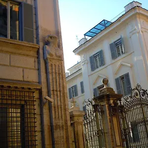 Apartment Via Giulia, Rome
