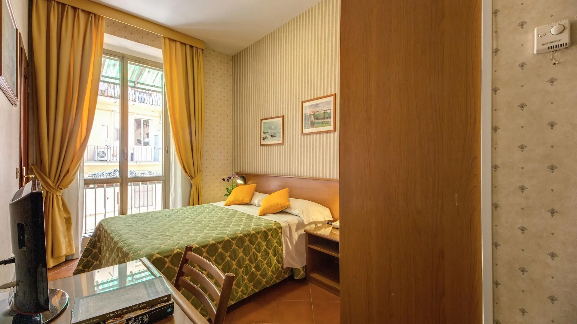 Hotel Corona Rome